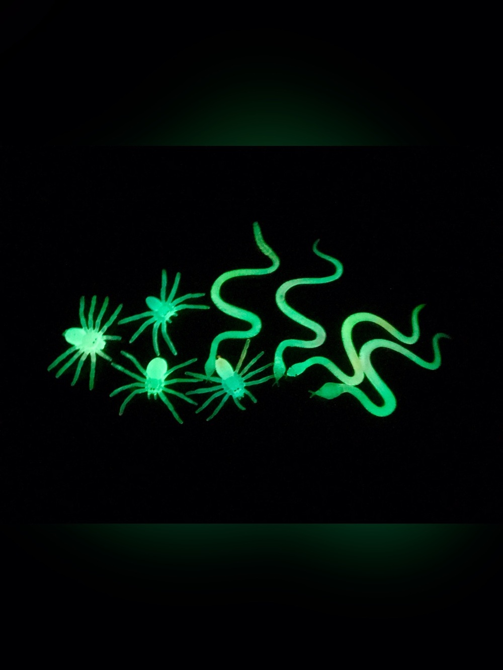 Mixed Lot All Glow In The Dark Spiders Snakes Glowing Rubber Toy Figure